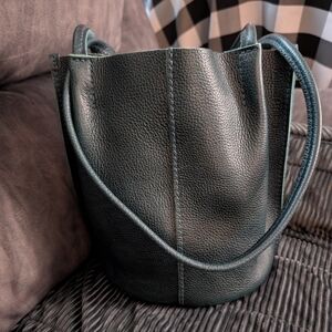 Portland Leather Classic Devan Bucket Bag In Lagoon